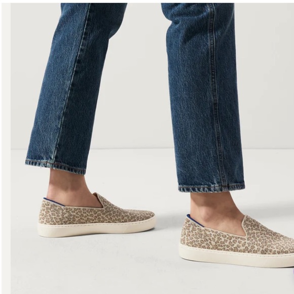 Rothys Sneakers Stone Pebble size 8 - Picture 2 of 5